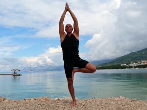Arnold Zoor: Yoga Baum (Vrksasana)